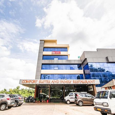 Capital O 22439 Ratna Forever Hotel Karkal Bagian luar foto