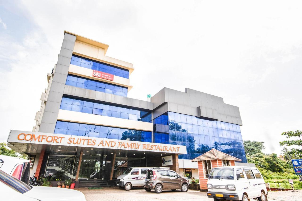 Capital O 22439 Ratna Forever Hotel Karkal Bagian luar foto