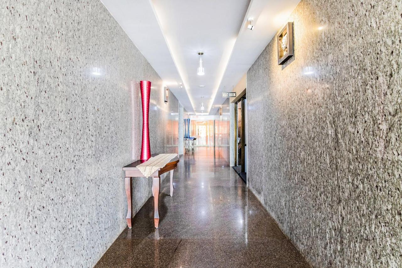 Capital O 22439 Ratna Forever Hotel Karkal Bagian luar foto