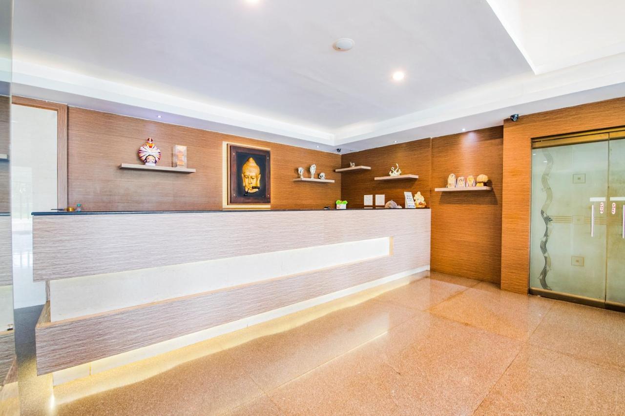 Capital O 22439 Ratna Forever Hotel Karkal Bagian luar foto