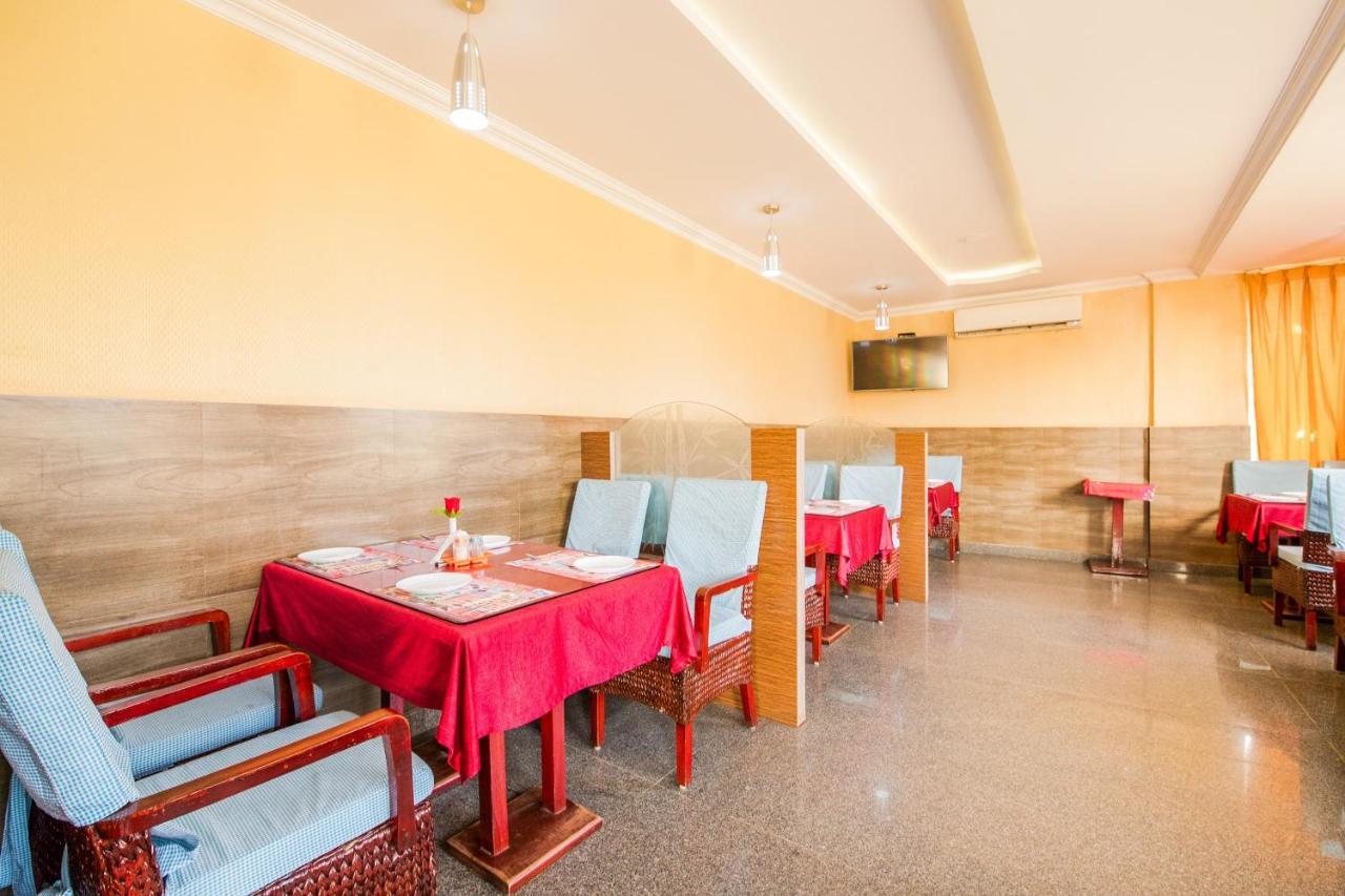 Capital O 22439 Ratna Forever Hotel Karkal Bagian luar foto