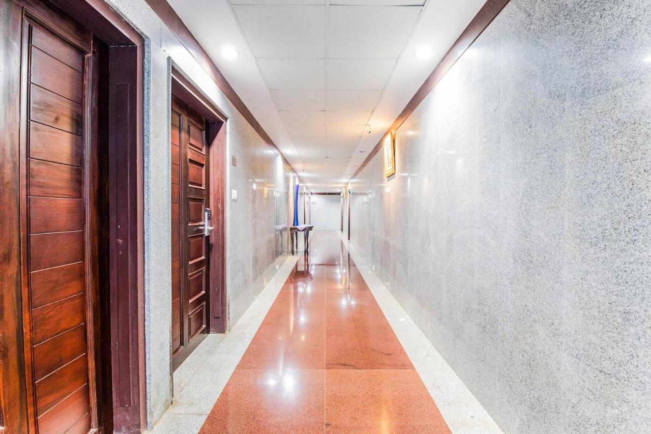 Capital O 22439 Ratna Forever Hotel Karkal Bagian luar foto