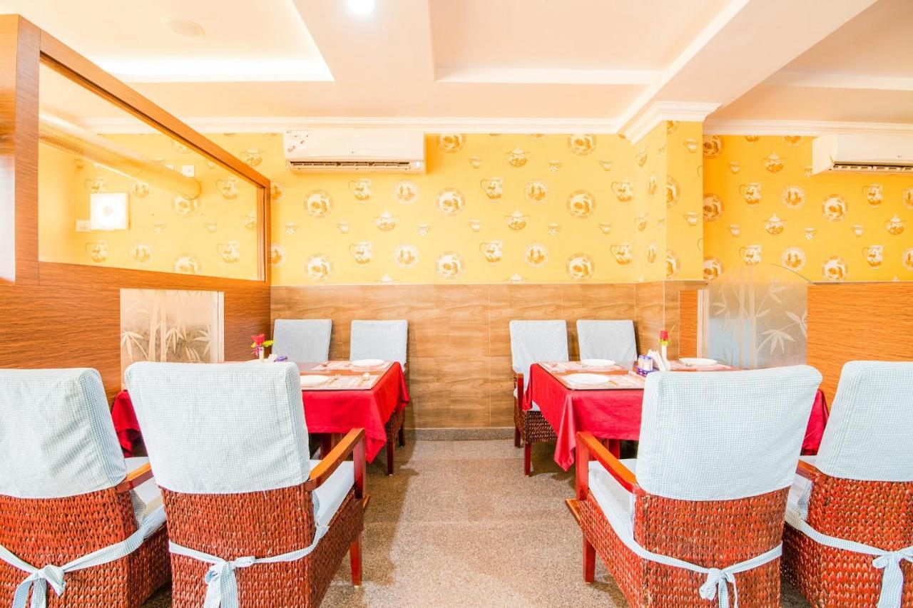 Capital O 22439 Ratna Forever Hotel Karkal Bagian luar foto