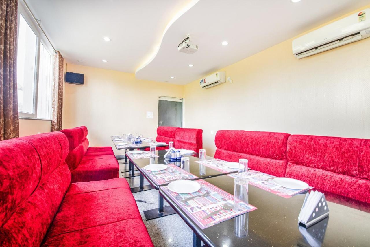 Capital O 22439 Ratna Forever Hotel Karkal Bagian luar foto