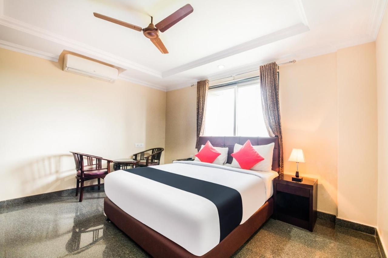 Capital O 22439 Ratna Forever Hotel Karkal Bagian luar foto